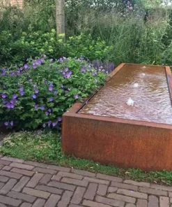 Aflang vandfontæne / vandkunst i Corten stål med lys & pumpe