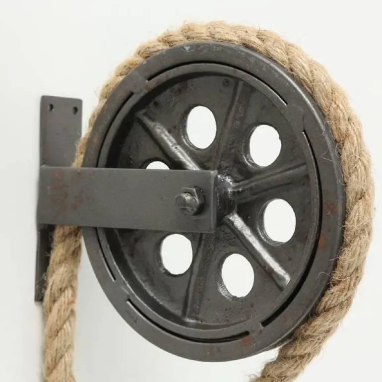 Coat hanger - hjul i jern med reb og kroge