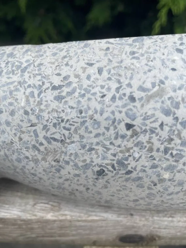 Figur af par til haven / Mand og Kvinde i grå sten Terrazzo - 135cm
