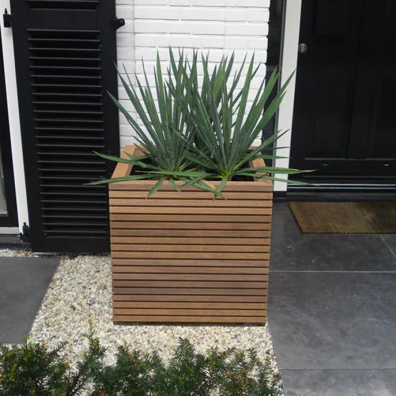 Firkantede krukker i hardwood / Rhombus