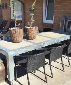 Galvaniseret havebord / spisebord med betonfliser og hjul