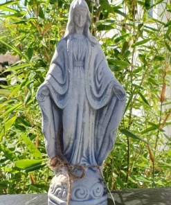 Lille Madonna i hvid patineret cement - 28cm