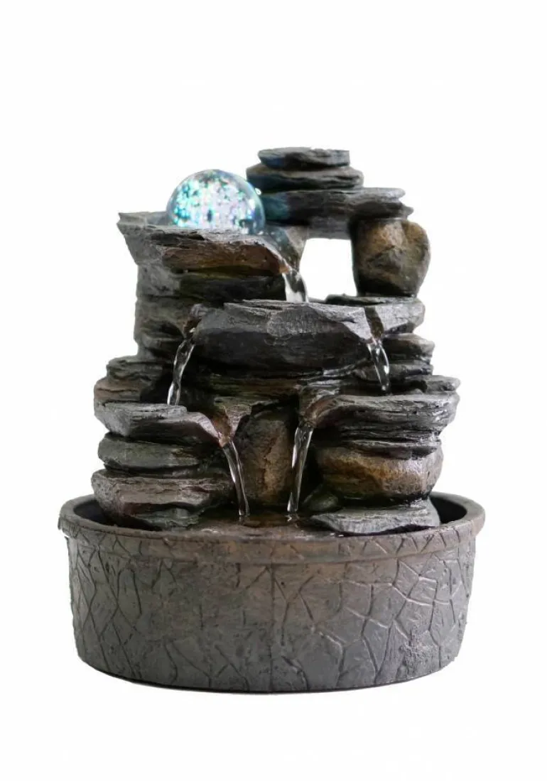 Lille vandspil / vandkunst med roterende glaskugle og LED lys