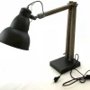 Rustik bordlampe i træ