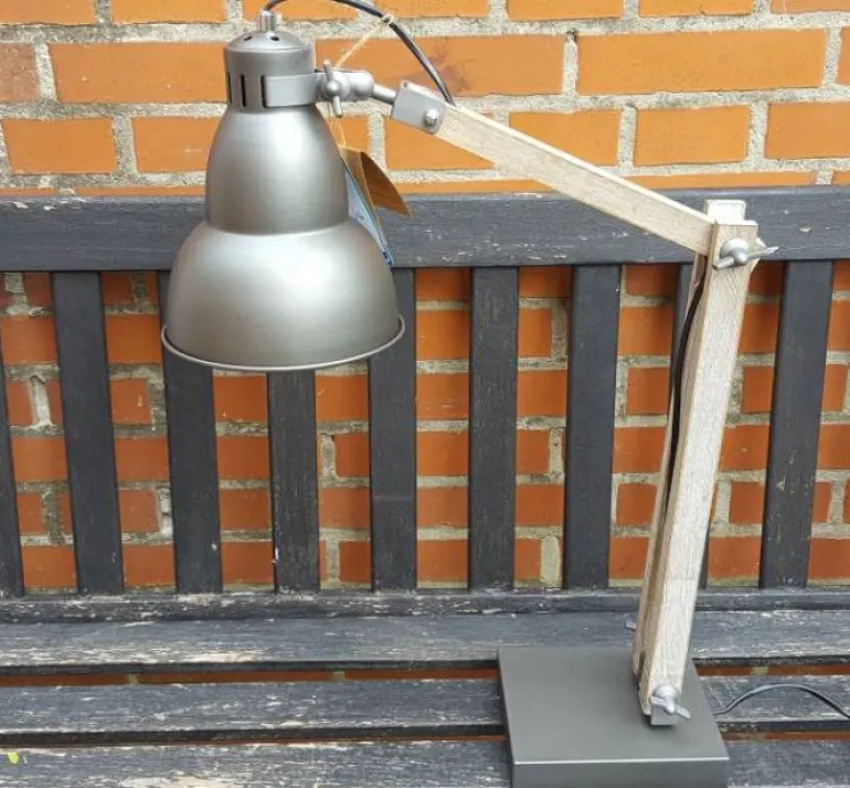 Rustik bordlampe i træ