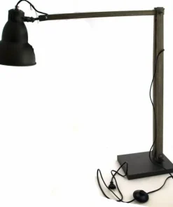 Rustik gulvlampe i træ