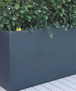 Smalle & høje aflange blomsterkummer i glasfiber / polyester