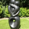 Soulmate haveskulptur i sort Terrazzo 92cm / OUTLET